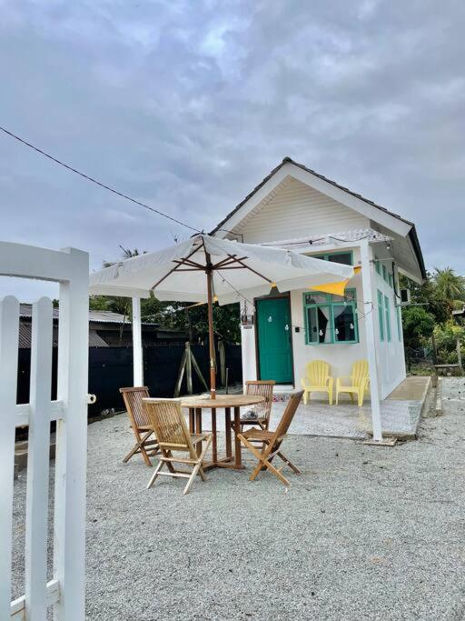 Вілла Sea Kecil Tiny House Near Jetty Of Kuala Besut Kampong Nail Екстер'єр фото